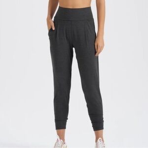Vuori Lux Harem Pant